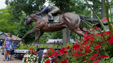 Discovering Saratoga: Secretariat statue at Saratoga